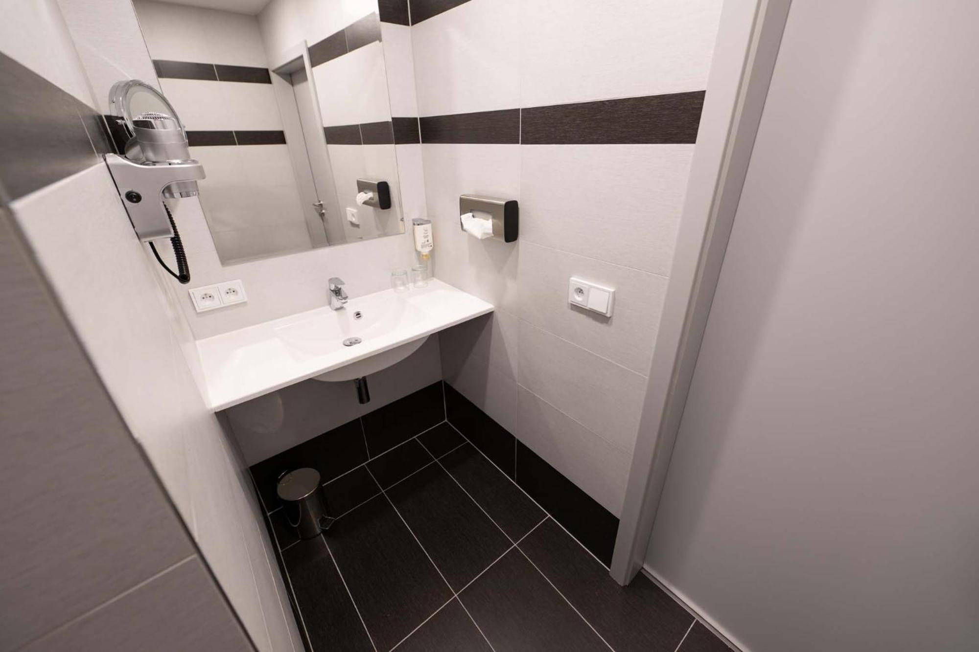 Hotel Villa Eden Jihlava Ngoại thất bức ảnh