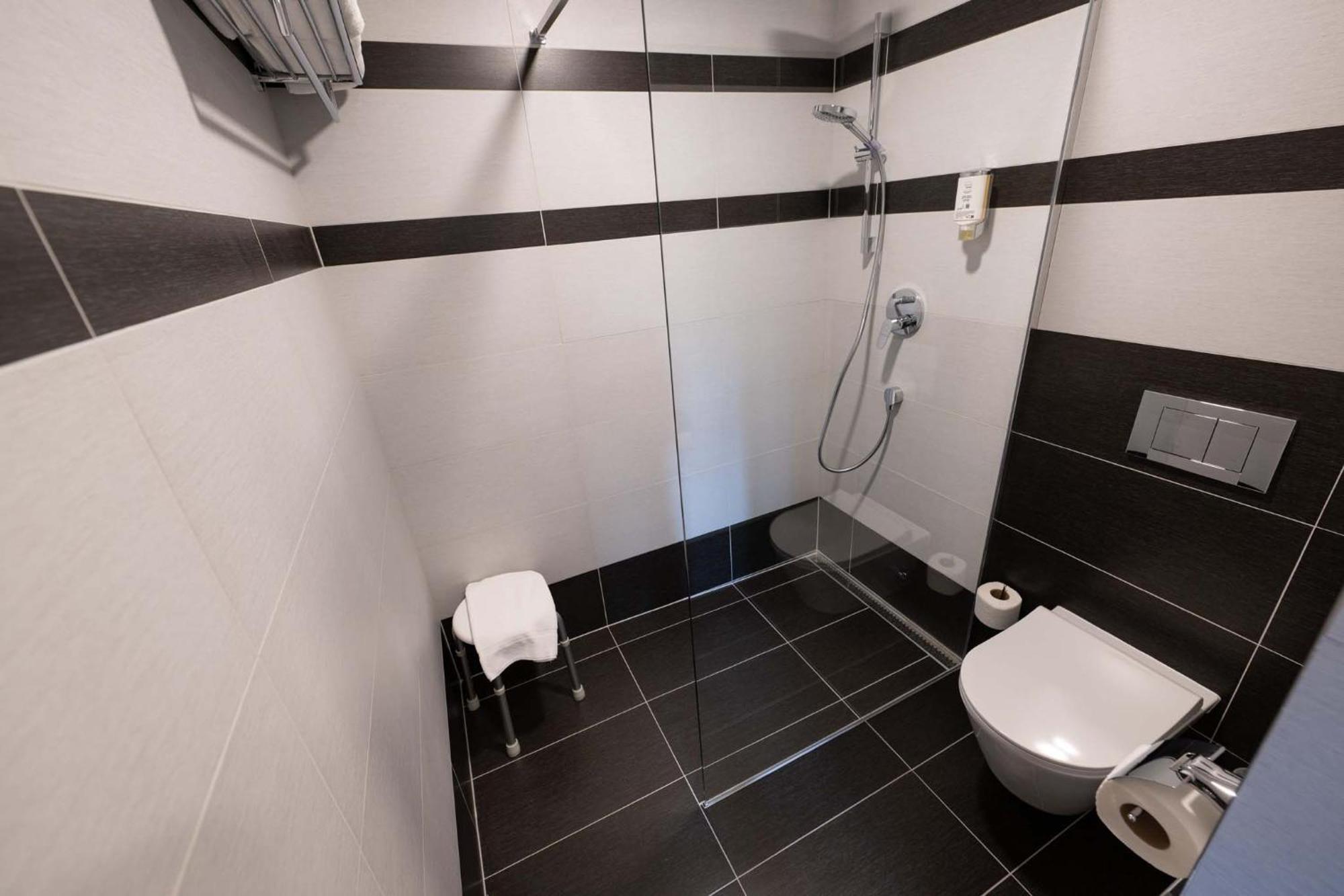 Hotel Villa Eden Jihlava Ngoại thất bức ảnh