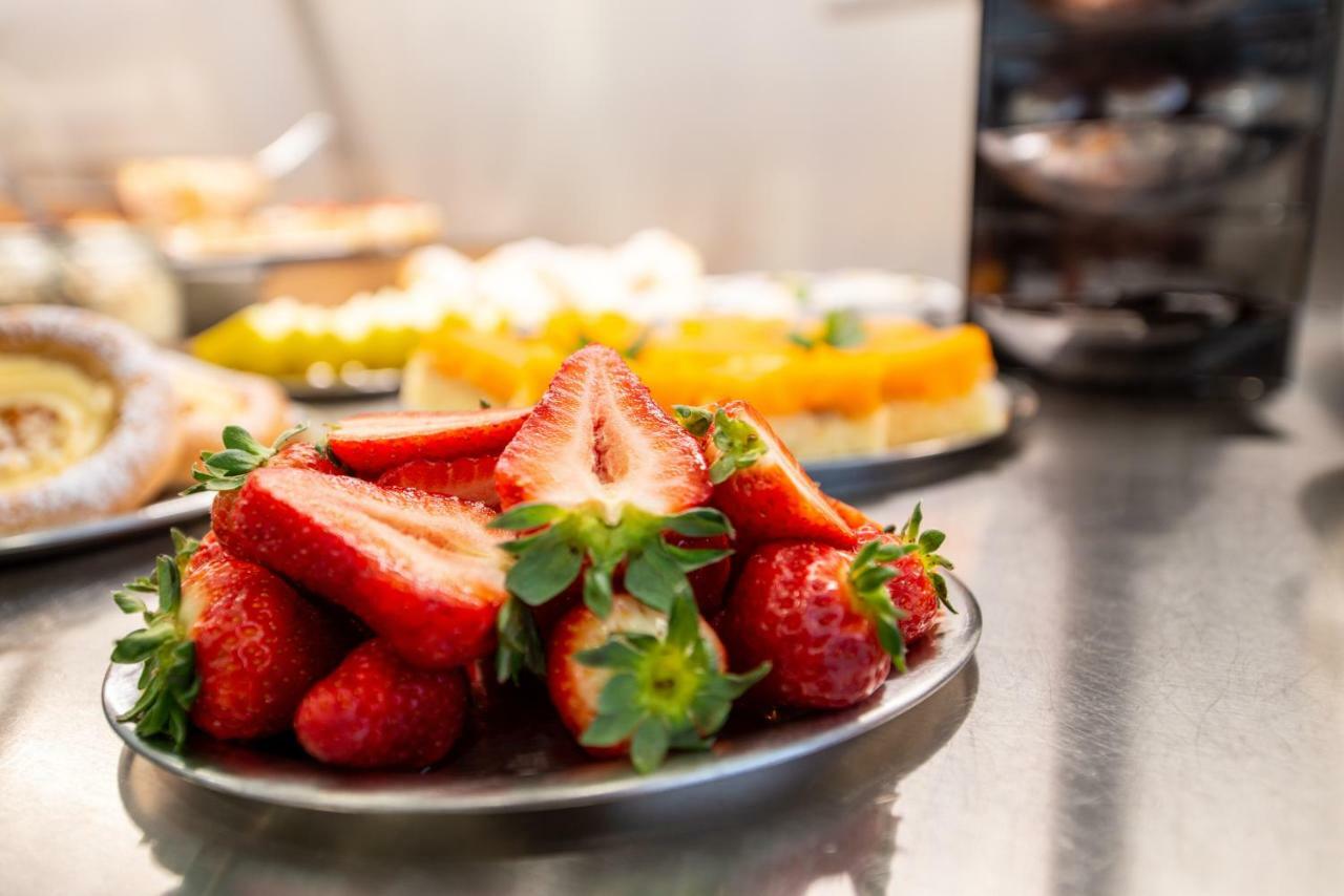 Hotel Villa Eden Jihlava Ngoại thất bức ảnh